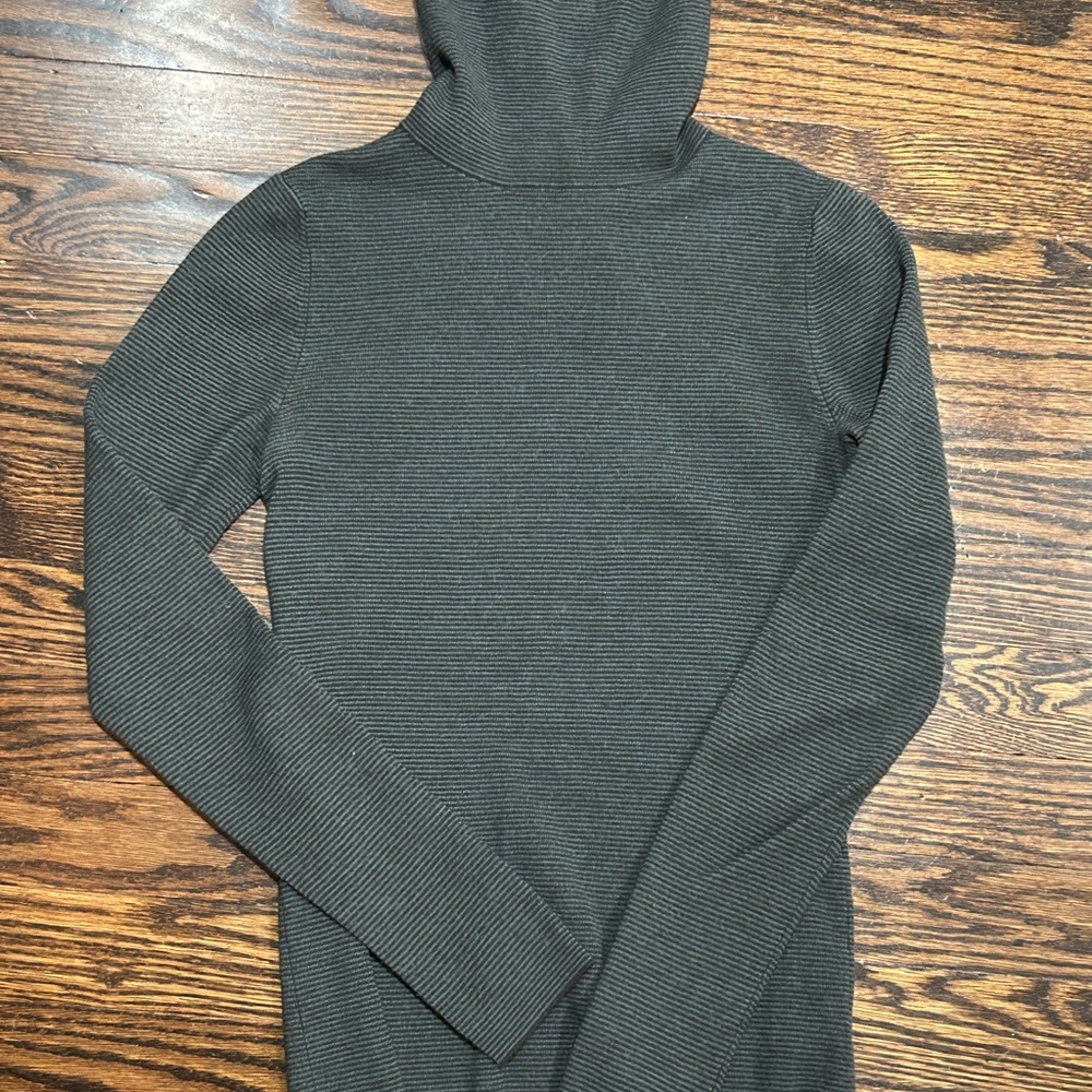 Woman’s Theory Grey Turtleneck Sweater